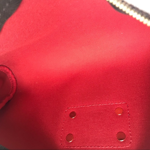 🔥🌟HOST PICK🔥🌟ZIPPER CROSSBODY LOUIS VUITTON - Picture 7 of 14